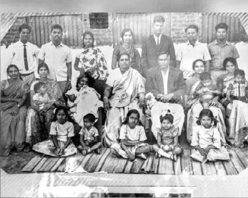 Photograph from page 35 of Priya Yesuni Saakshulu