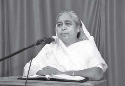 Photograph from page 6 of Chigurinchina Ruth Jeevithamuu