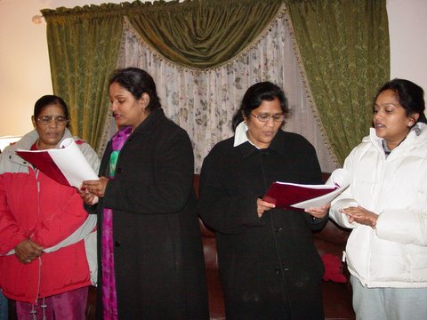 2005 Christmas Carols Pictures — photo 2 of 178