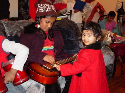 2005 Christmas Carols Pictures — photo 20 of 178